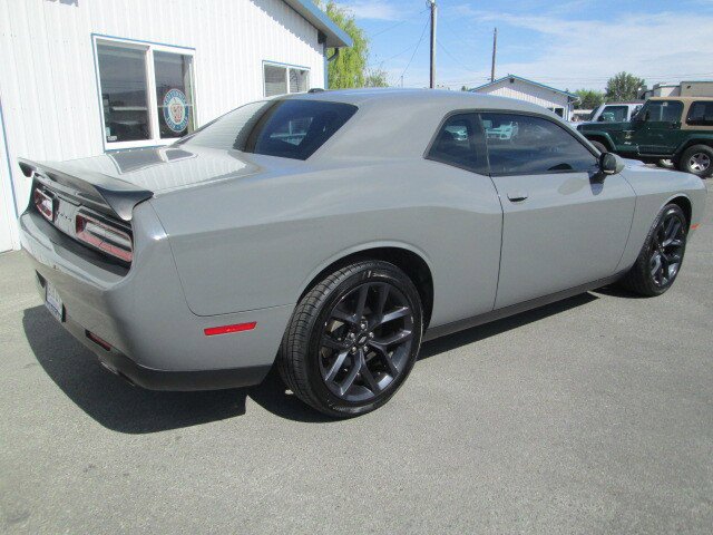 Used 2019 Dodge Challenger SXT w/ Blacktop Package RWD image 6