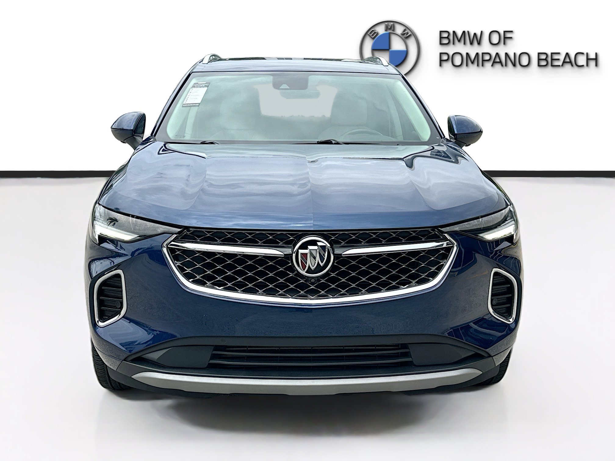 Used 2023 Buick Envision Avenir FWD image 2