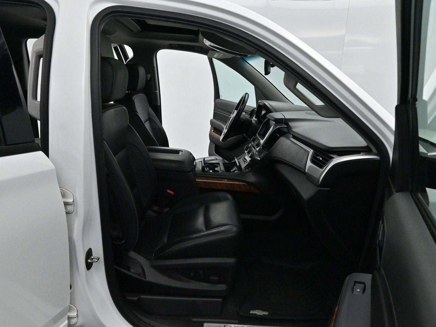 Used 2019 Chevrolet Suburban Premier AWD/4WD image 38