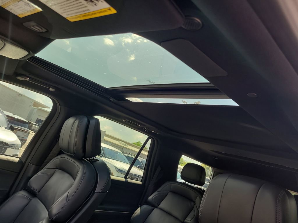 Used 2025 Lincoln Navigator Reserve w/ Jet Appearance Package image 22