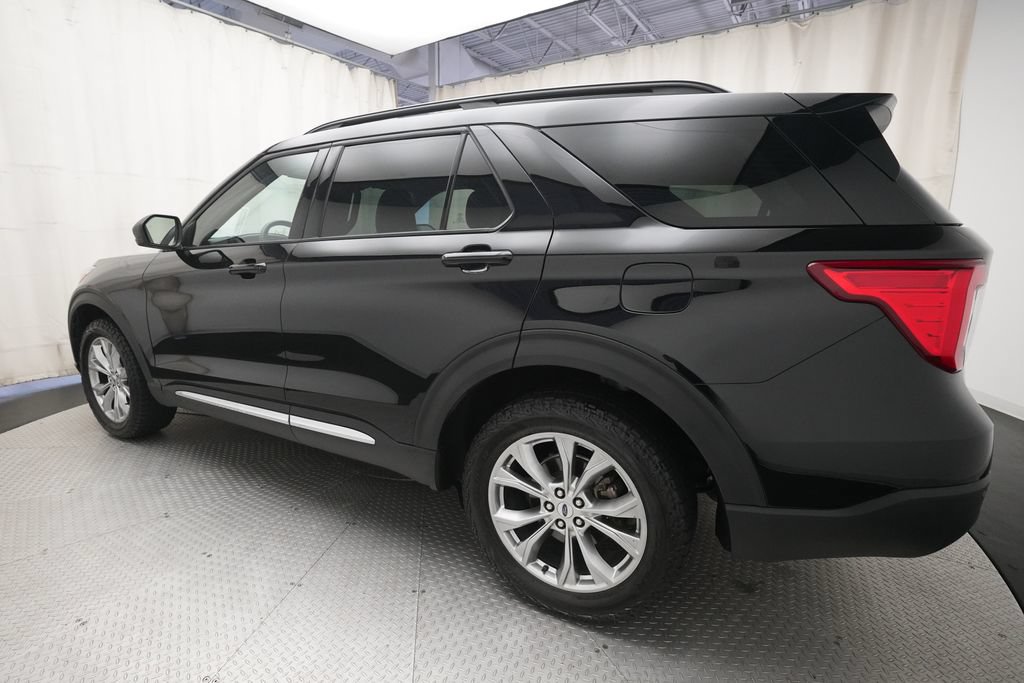 Used 2023 Ford Explorer XLT w/ Equipment Group 202A AWD/4WD image 34