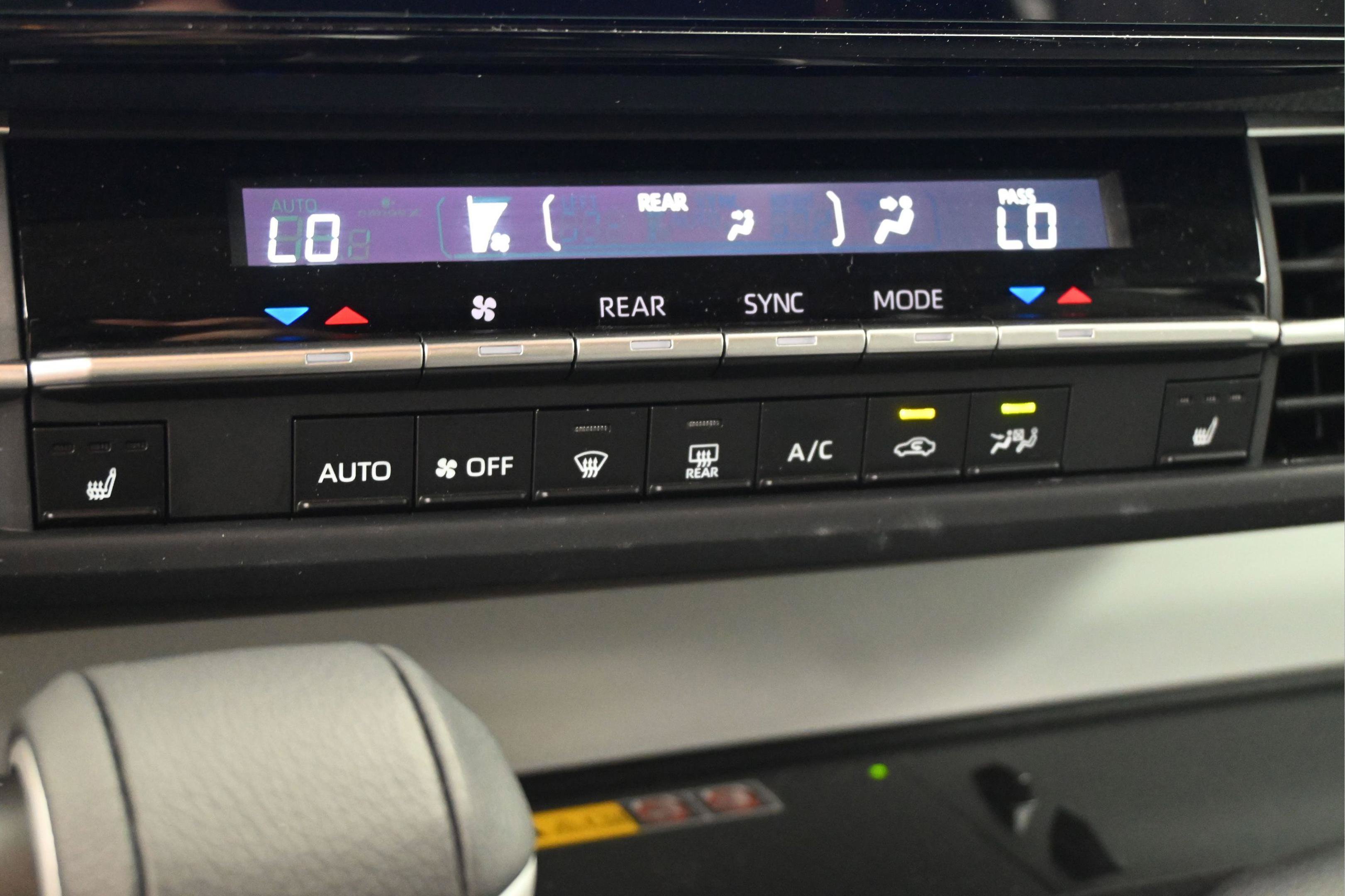 Certified 2026 Toyota Sienna XLE FWD image 30