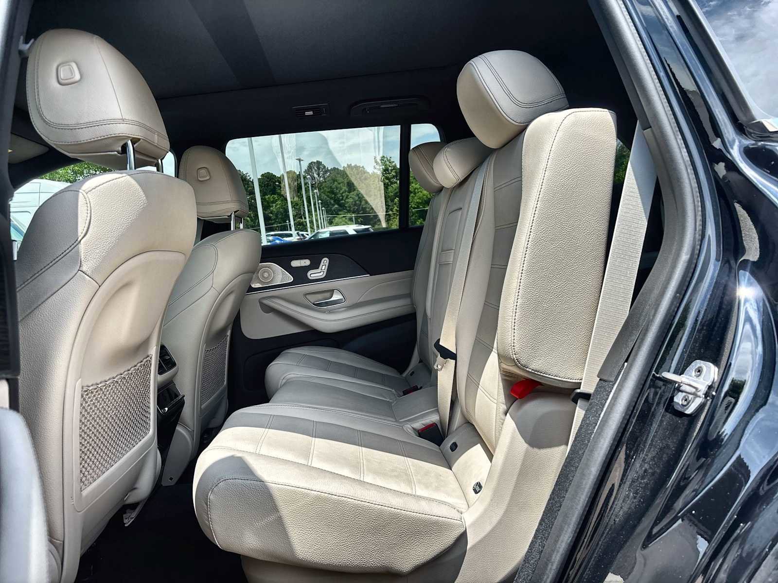 Used 2023 Mercedes-Benz GLS 450 4MATIC image 4