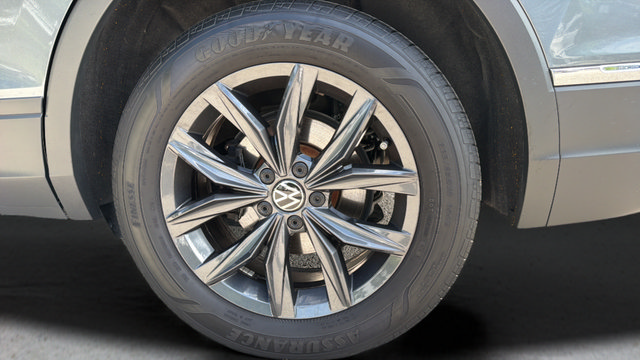 Used 2024 Volkswagen Tiguan SE AWD/4WD image 42