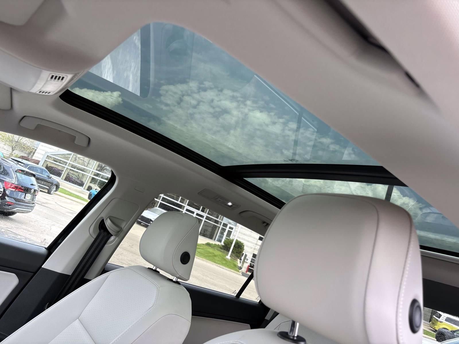 Used 2019 Volkswagen Tiguan SE w/ Panoramic Sunroof Package AWD/4WD image 24