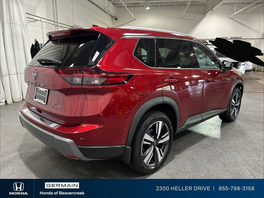 Used 2025 Nissan Rogue SL AWD/4WD image 8