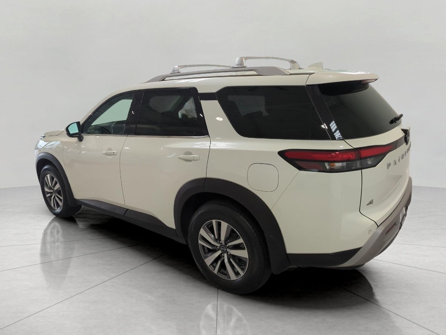 Used 2023 Nissan Pathfinder SL AWD/4WD image 34