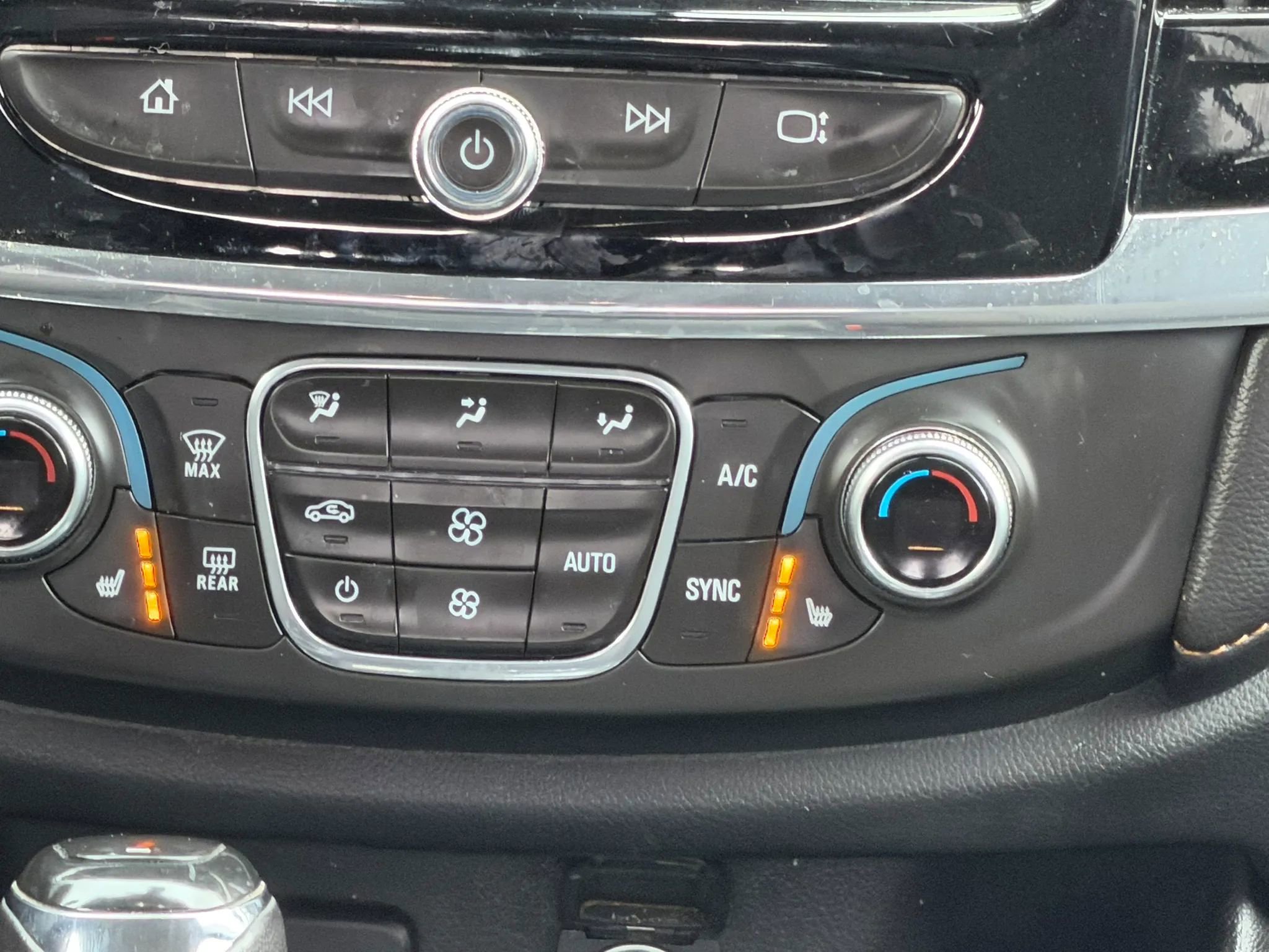 Used 2018 Chevrolet Traverse LT image 47