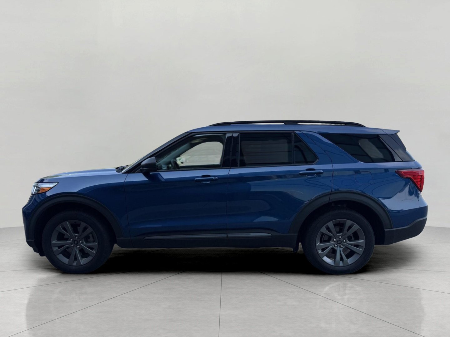 Used 2021 Ford Explorer XLT w/ Equipment Group 202A AWD/4WD image 8
