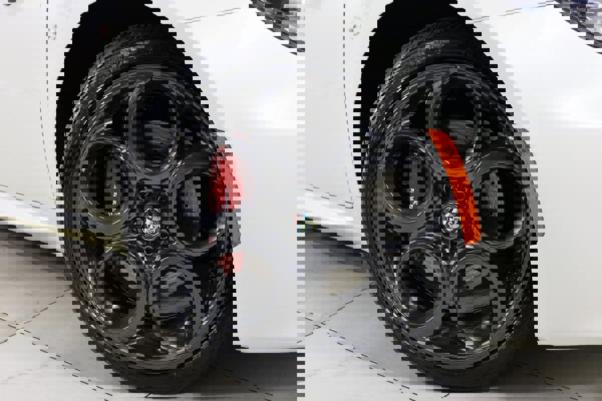 Used 2015 Alfa Romeo 4C Coupe w/ Leather Interior Group image 10