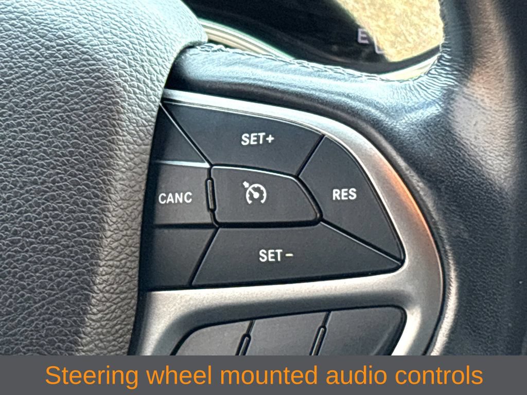 Used 2021 Jeep Grand Cherokee Overland AWD/4WD image 12