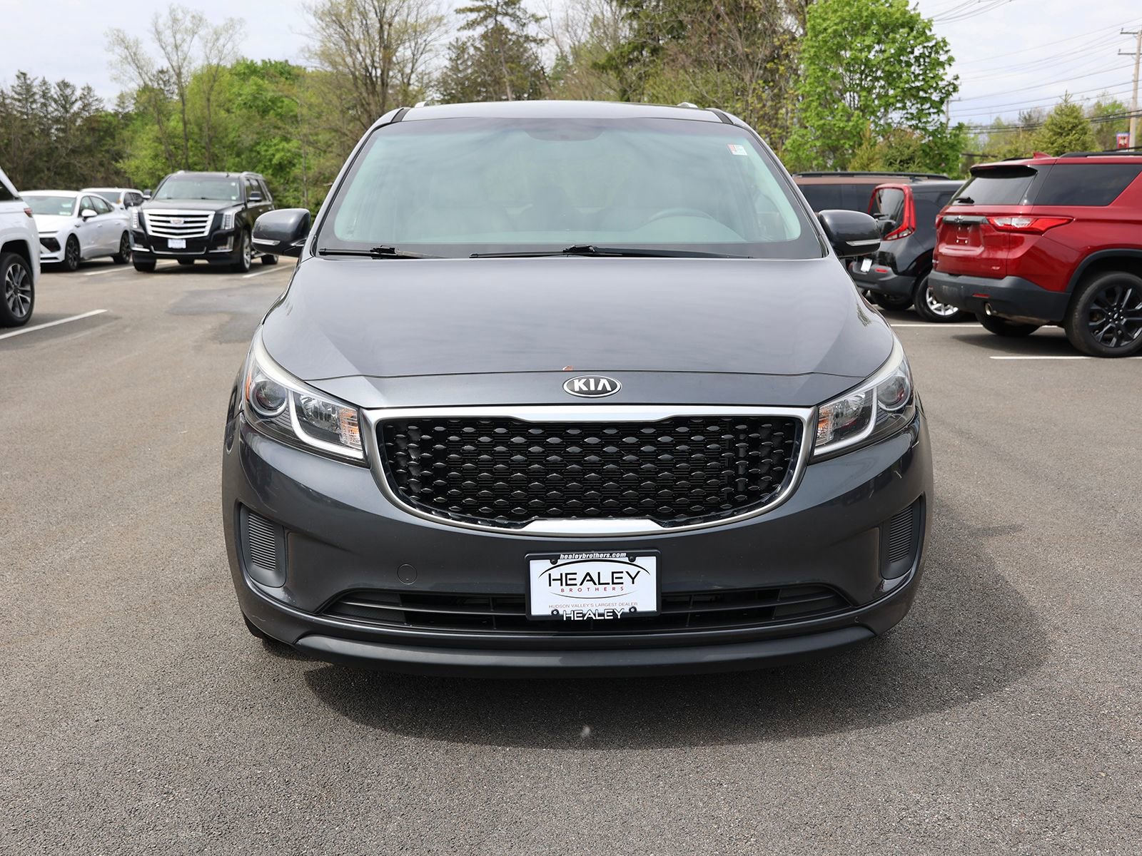 Used 2016 Kia Sedona LX w/ Option Group 020 FWD image 2