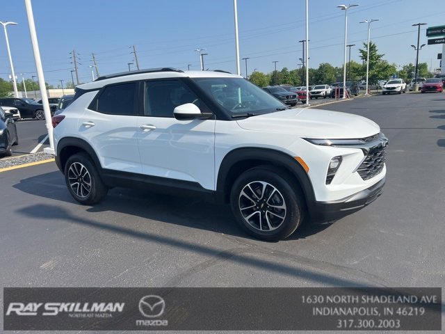 Used 2025 Chevrolet TrailBlazer LT image 2