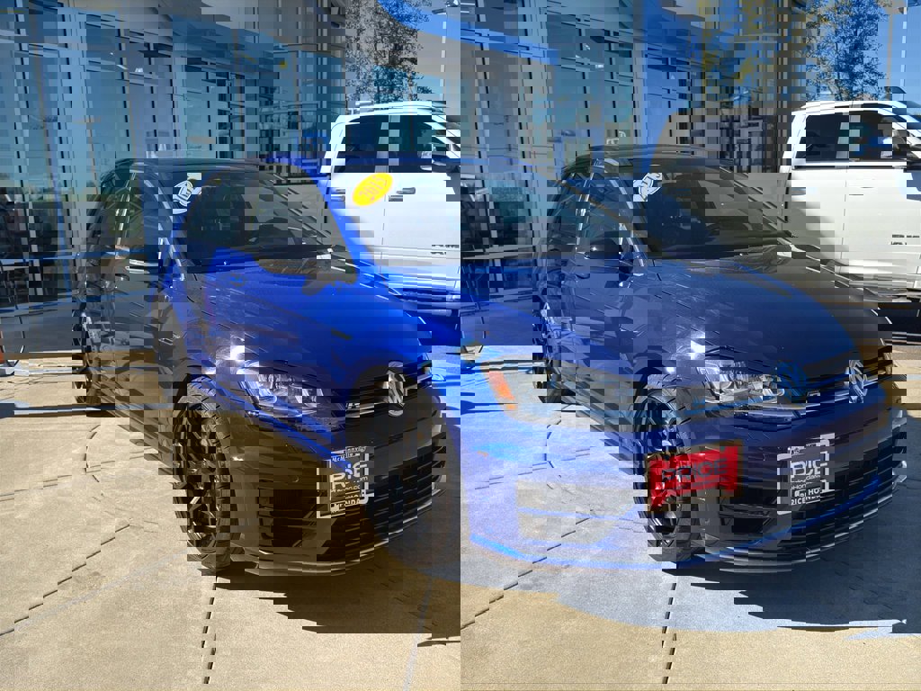 Used 2015 Volkswagen Golf R 4-Door image 3