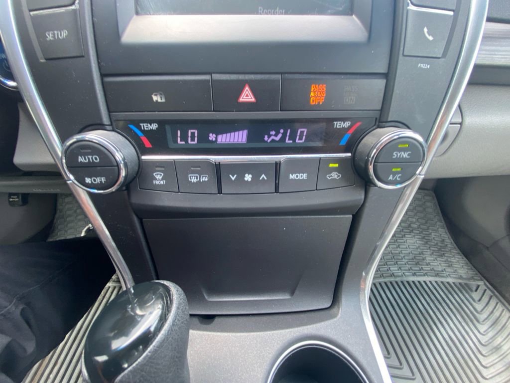 Used 2016 Toyota Camry LE image 22