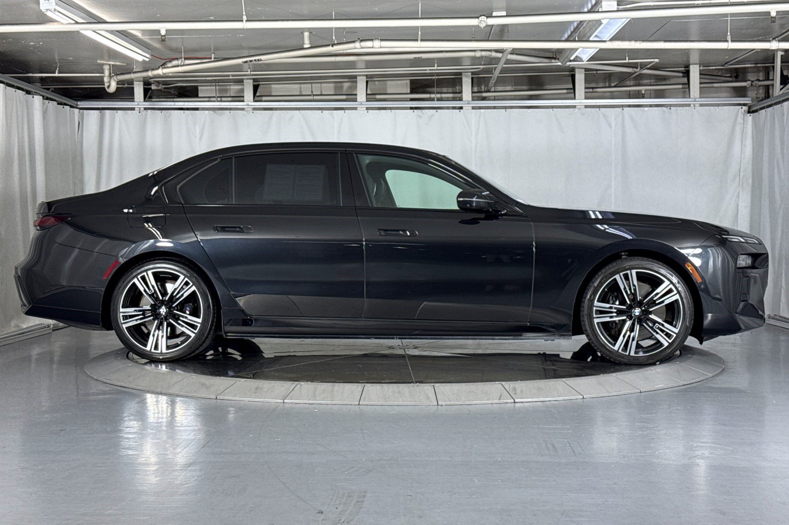 Used 2023 BMW i7 xDrive60 AWD/4WD image 7