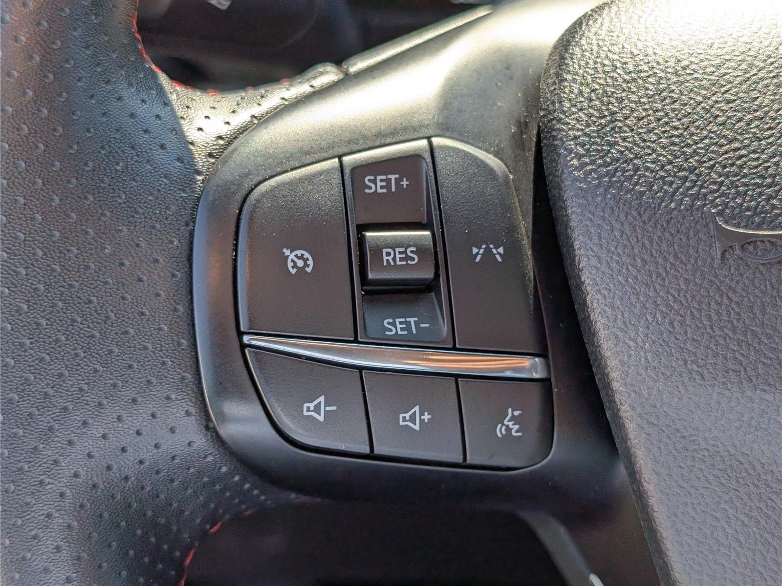 Used 2025 Ford Escape ST-Line Select AWD/4WD image 22