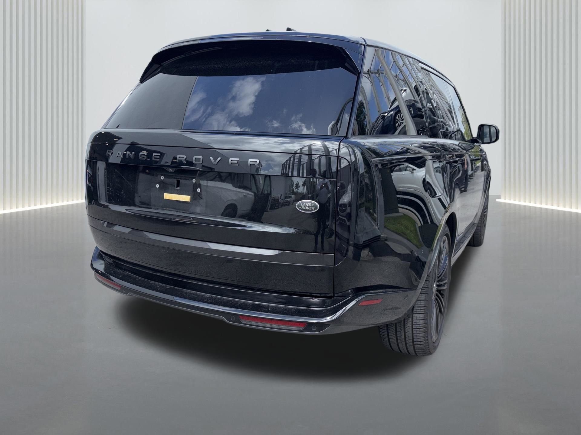 Used 2023 Land Rover Range Rover SE image 4