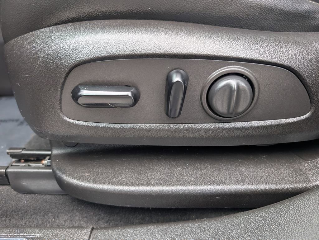 Used 2017 GMC Acadia SLT AWD/4WD image 13