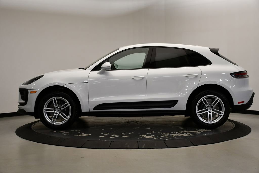 Certified 2025 Porsche Macan image 2