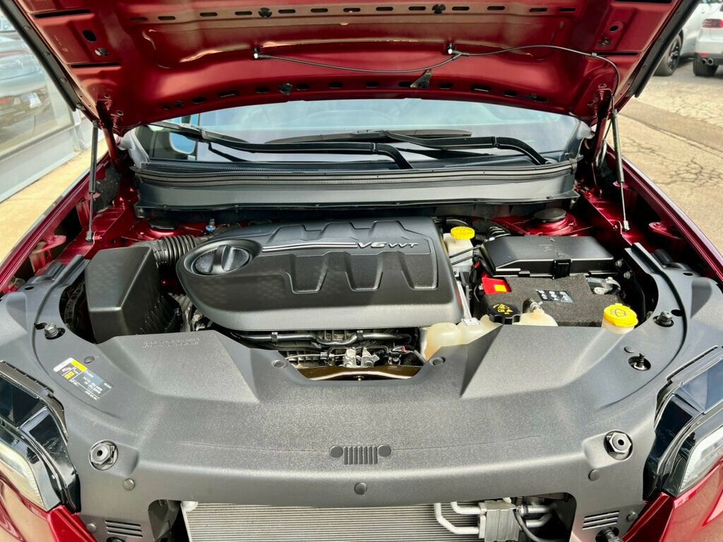 Used 2019 Jeep Cherokee Limited w/ Technology Group image 9