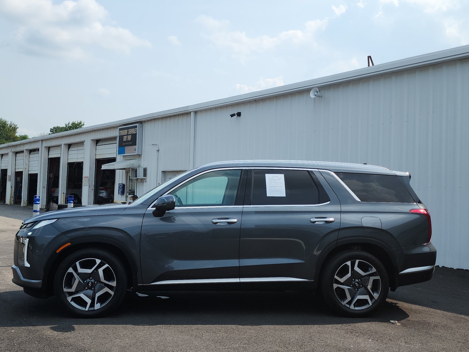 Used 2024 Hyundai Palisade SEL w/ Premium Package AWD/4WD image 2