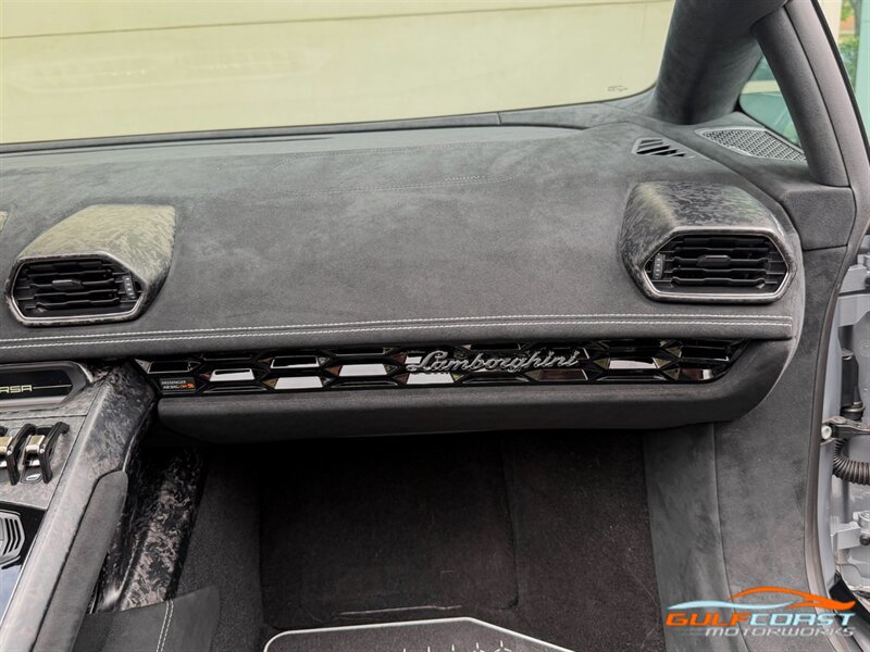 Used 2019 Lamborghini Huracan Performante AWD/4WD image 36