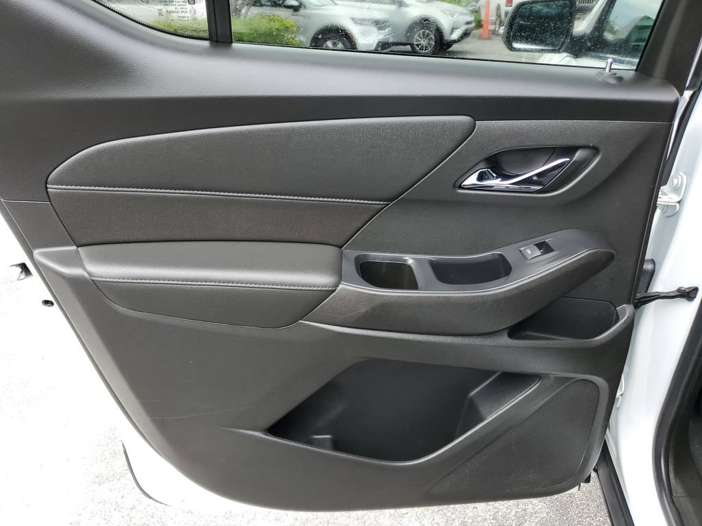 Used 2022 Chevrolet Traverse LT FWD image 10