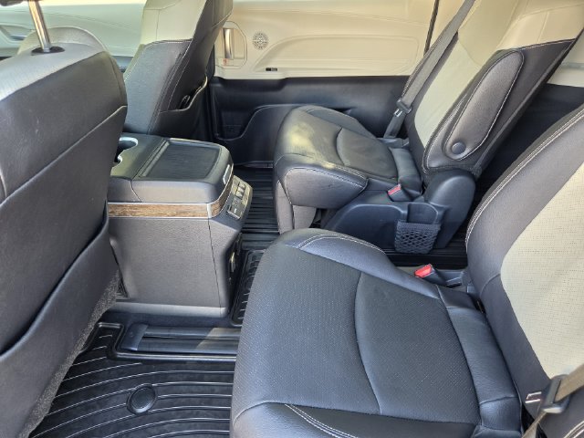 Used 2026 Toyota Sienna Platinum AWD/4WD image 26