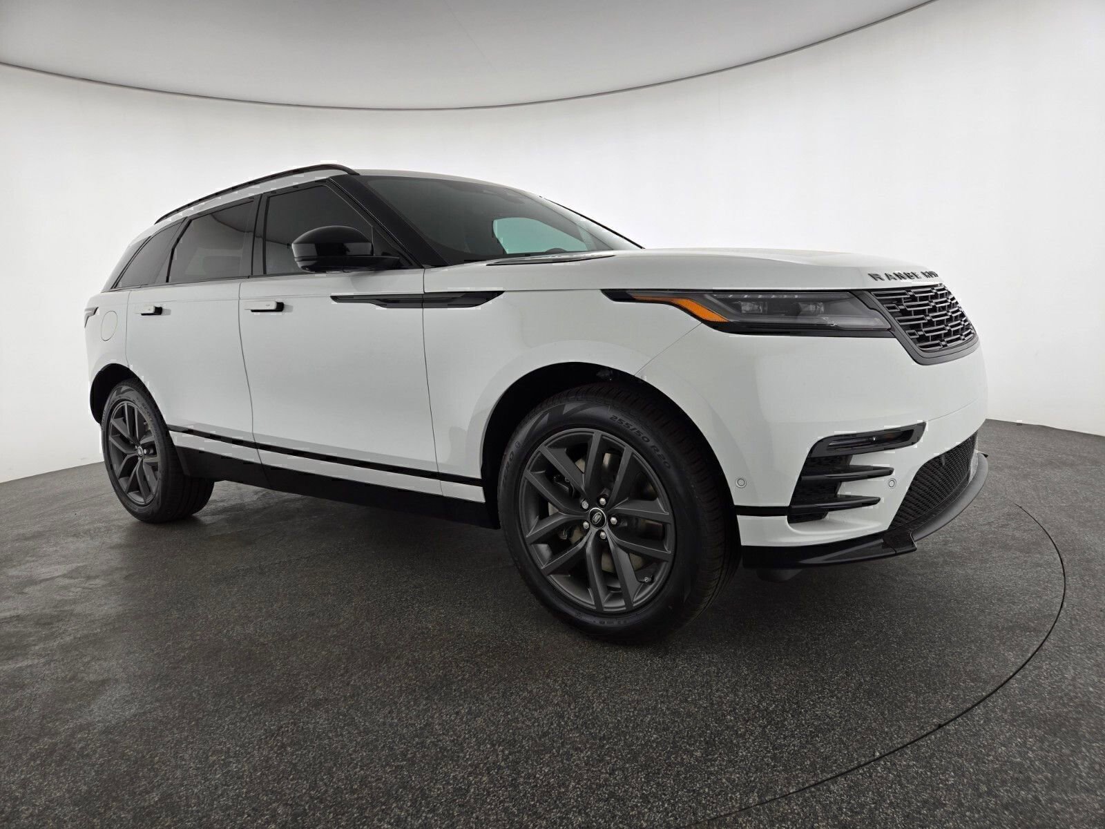 New 2026 Land Rover Range Rover Velar Dynamic SE image 15