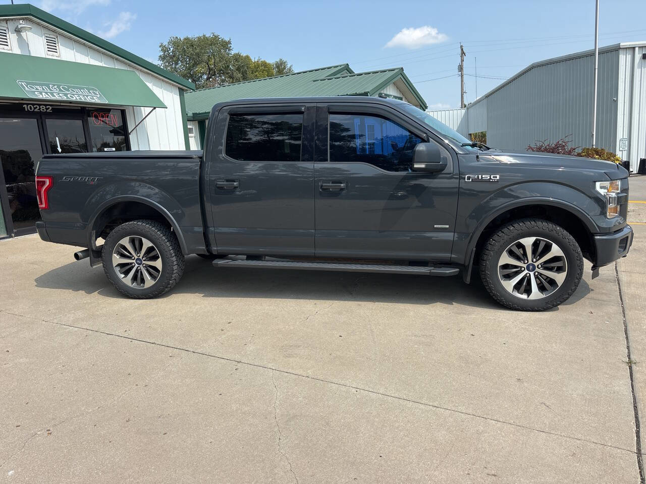Used 2016 Ford F150 XLT w/ Equipment Group 302A Luxury image 2