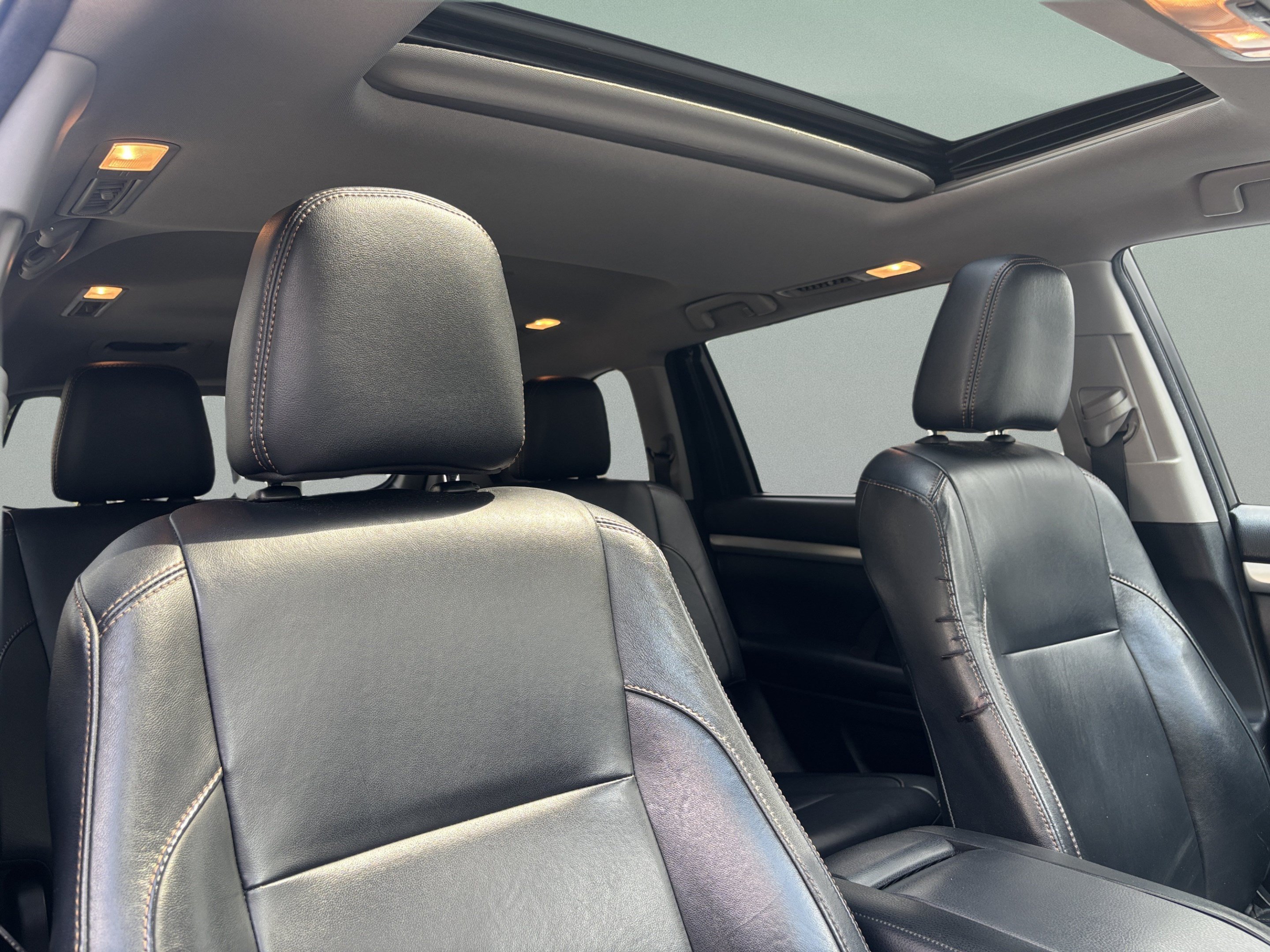 Used 2017 Toyota Highlander XLE FWD image 19