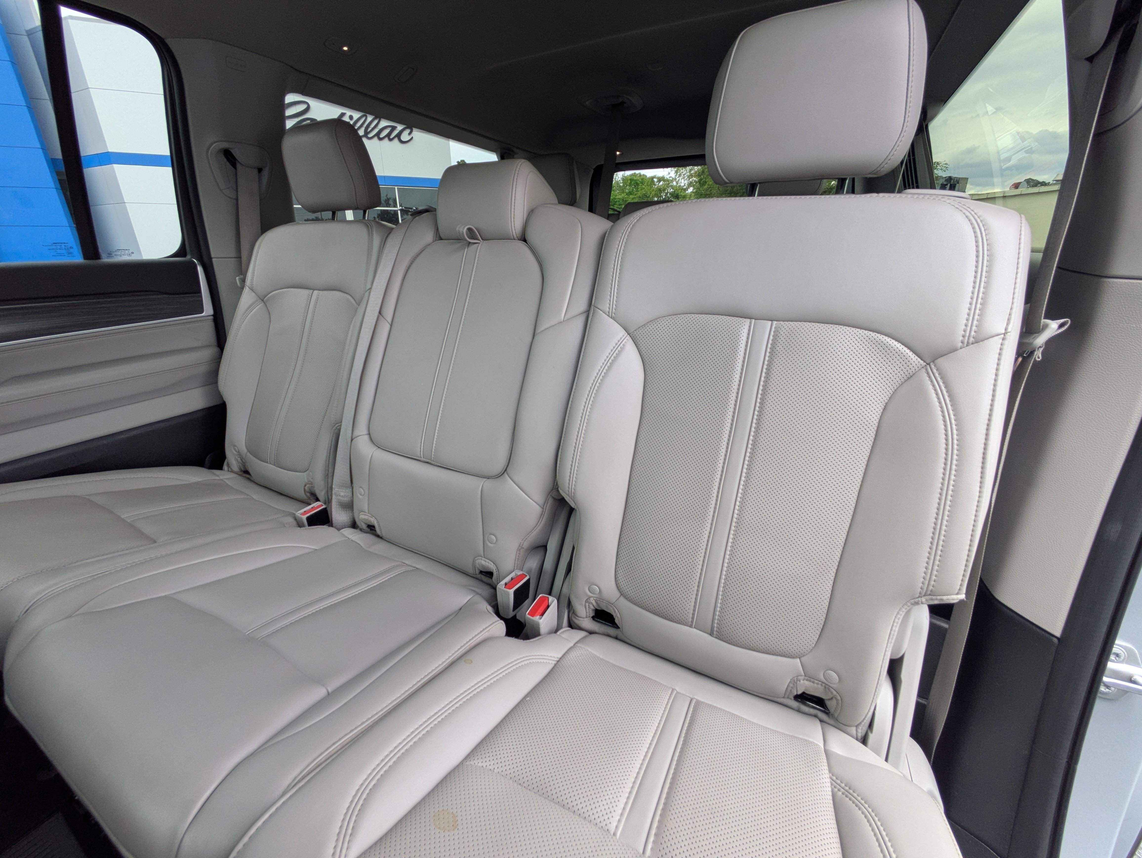 Used 2023 Jeep Wagoneer L Series II RWD image 11