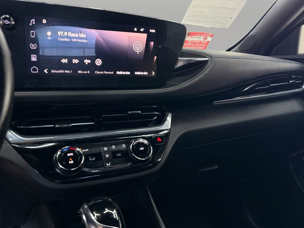 Used 2025 Buick Envista Sport Touring image 29