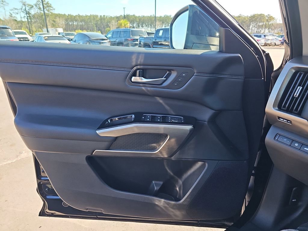 Used 2024 Nissan Pathfinder Platinum w/ Cargo Package image 32