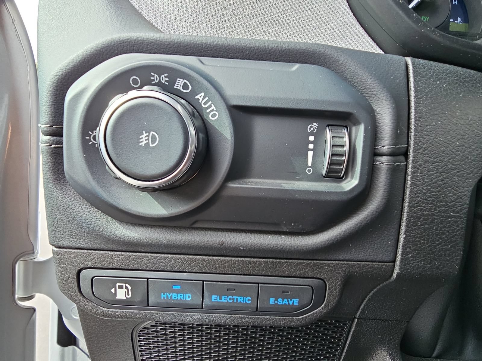 Used 2024 Jeep Wrangler Unlimited Sahara AWD/4WD image 24