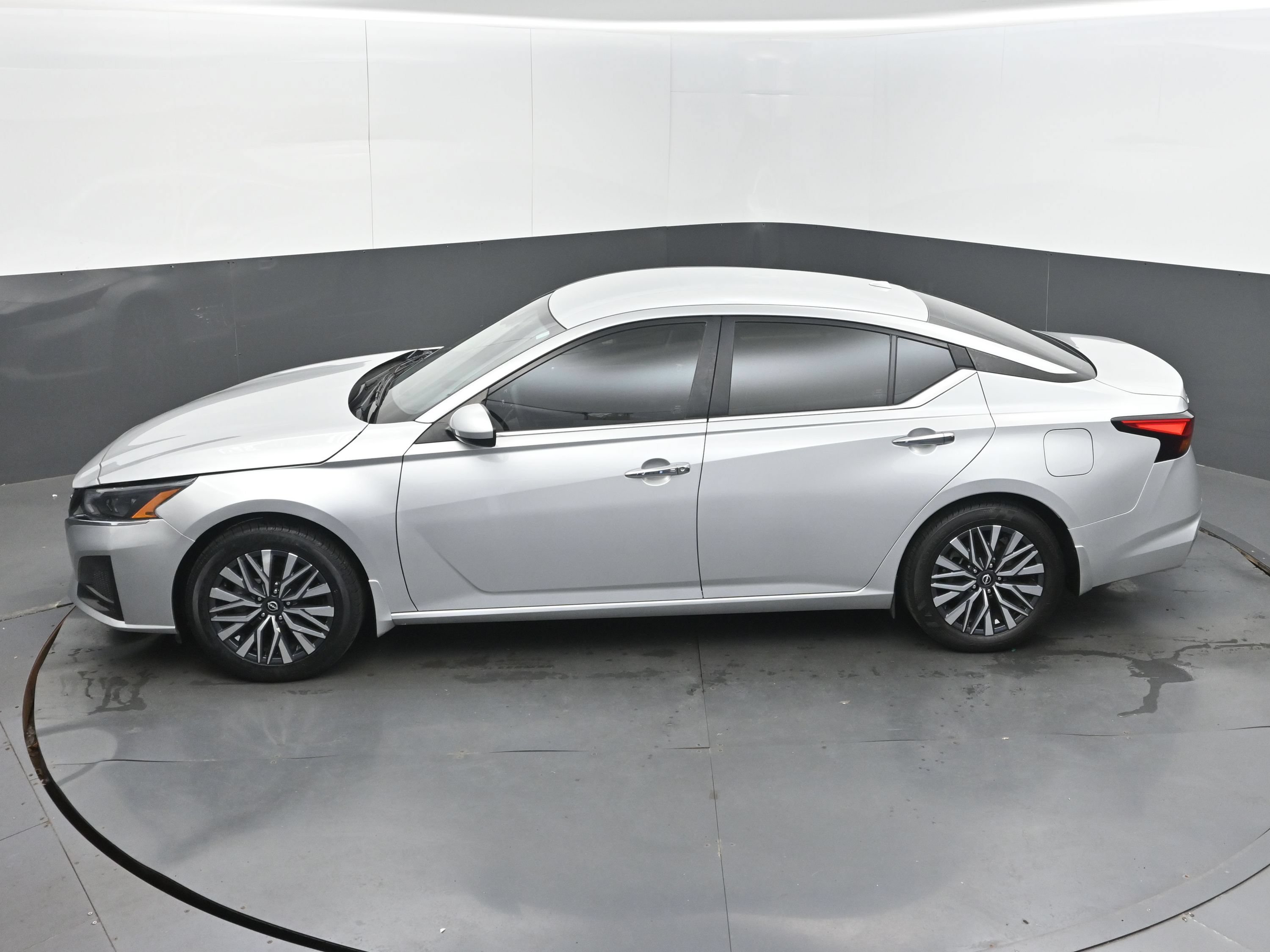 Used 2023 Nissan Altima 2.5 SV FWD image 34