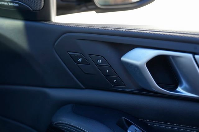 Used 2020 BMW X7 M50i w/ Dynamic Handling Package image 43