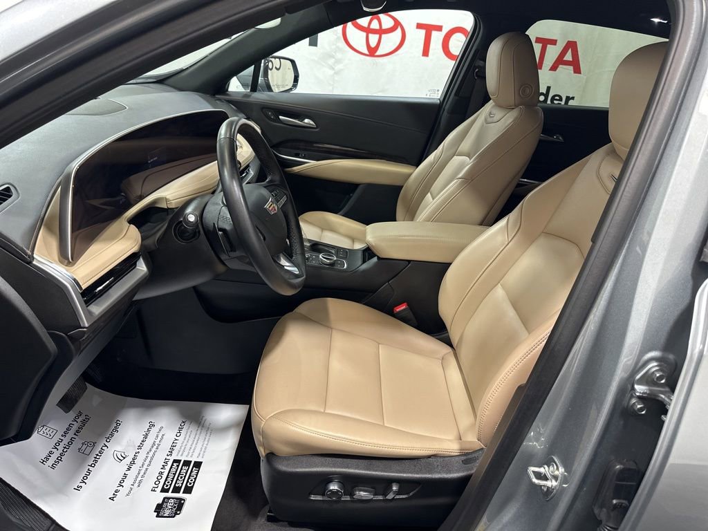 Used 2025 Cadillac XT4 Premium Luxury image 24