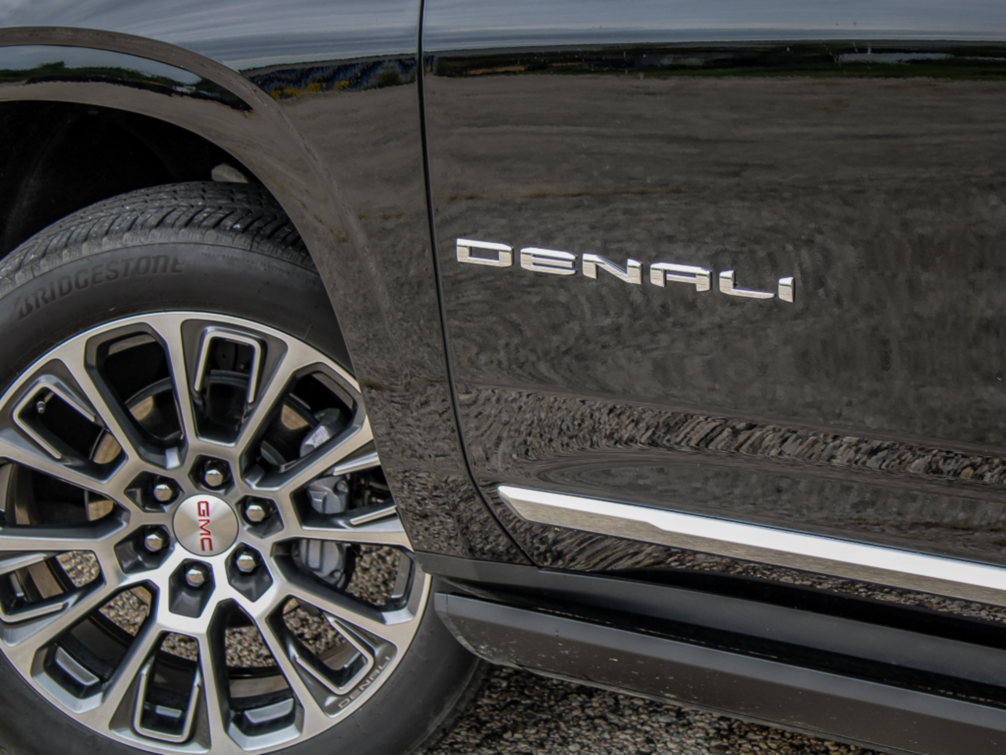 Used 2026 GMC Yukon Denali w/ Sun & Power Step Package AWD/4WD image 15