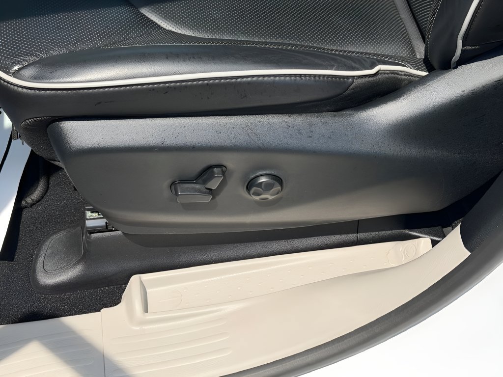 Used 2024 Chrysler Pacifica Limited FWD image 19