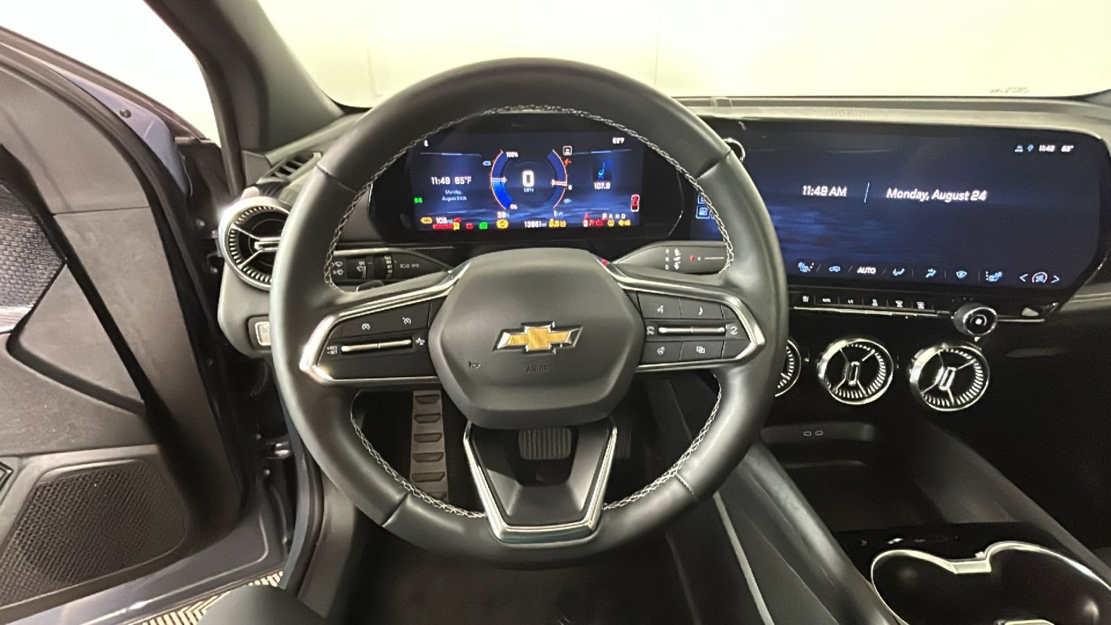 Used 2024 Chevrolet Blazer EV LT AWD/4WD image 17