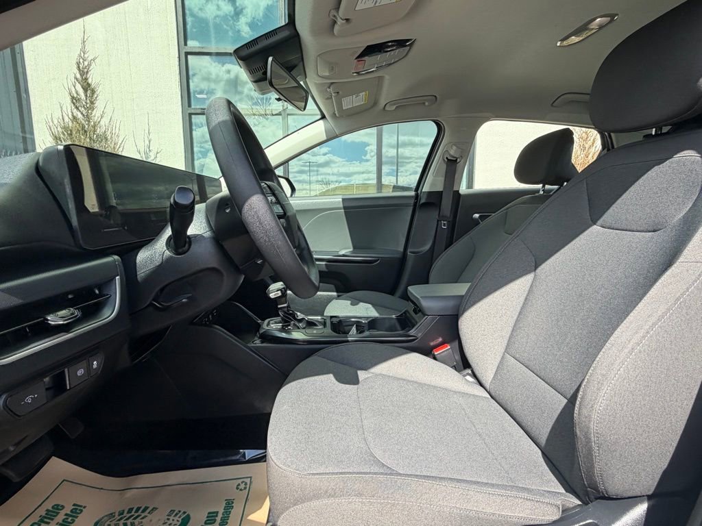 Used 2025 Kia K4 FWD image 11