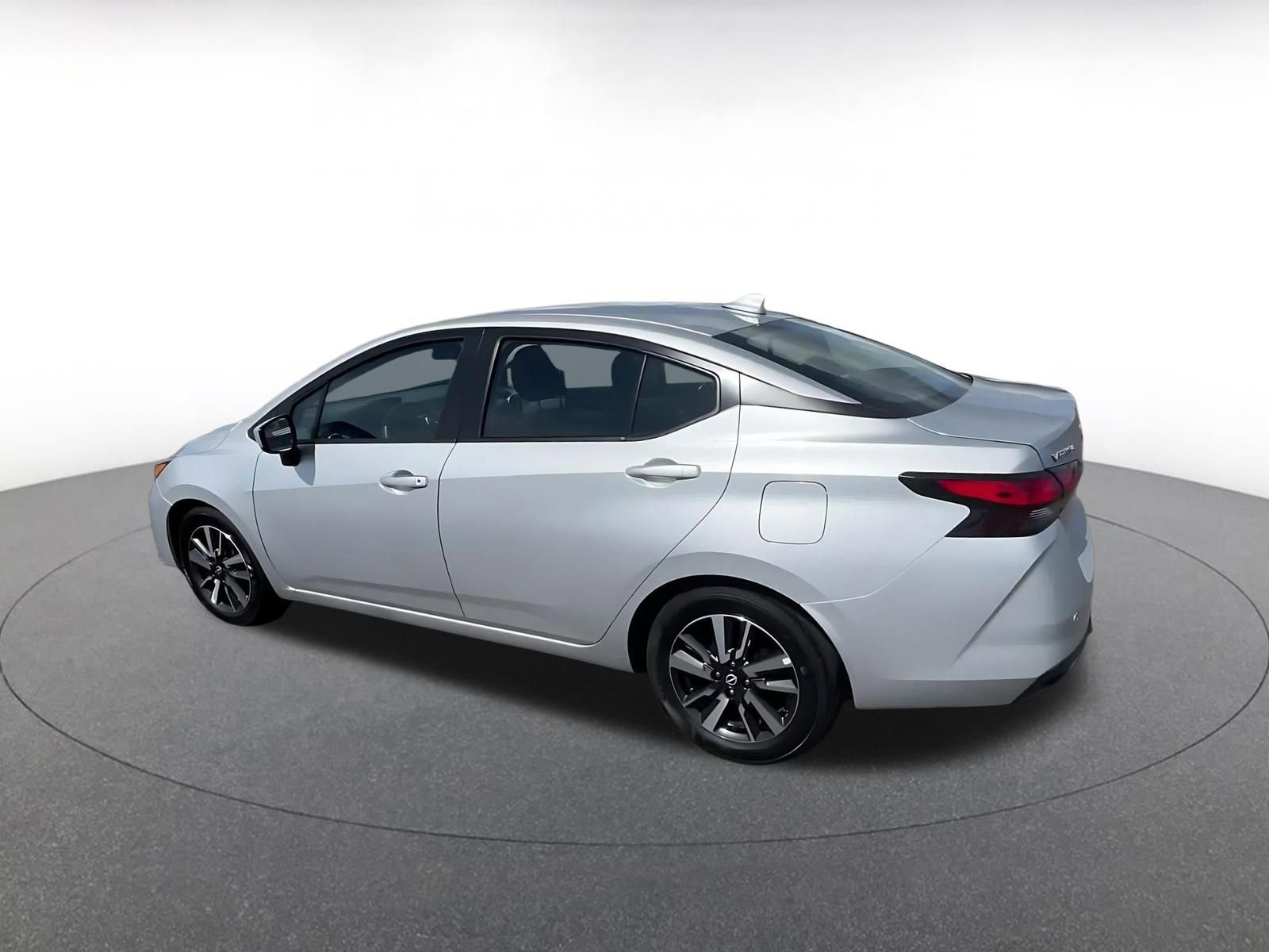 Used 2025 Nissan Versa SV image 10