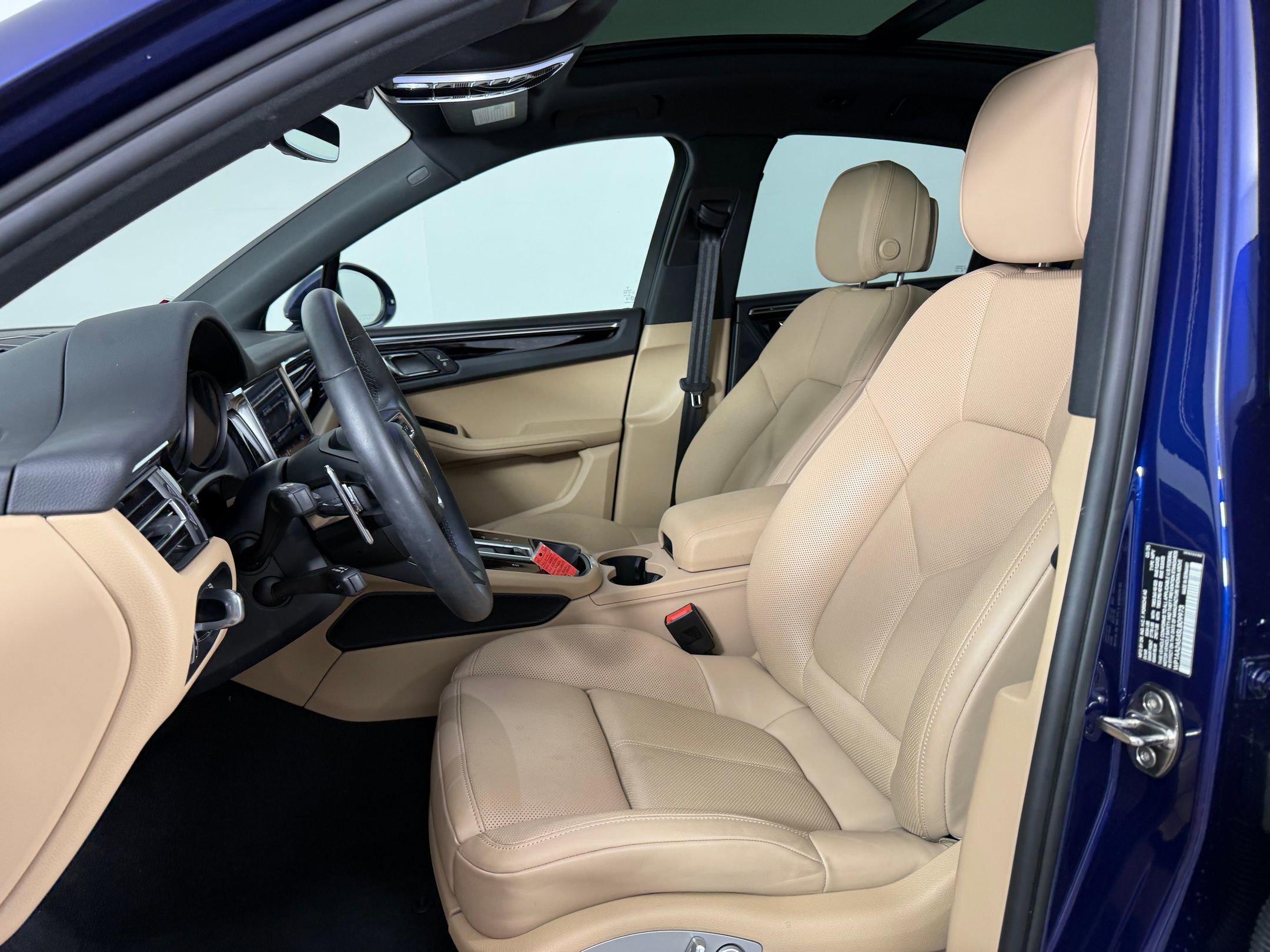 New 2025 Porsche Macan image 5