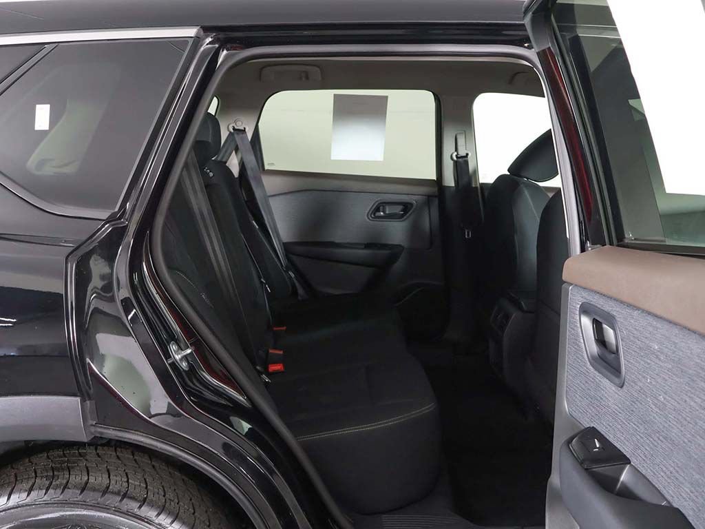 Used 2023 Nissan Rogue S AWD/4WD image 28