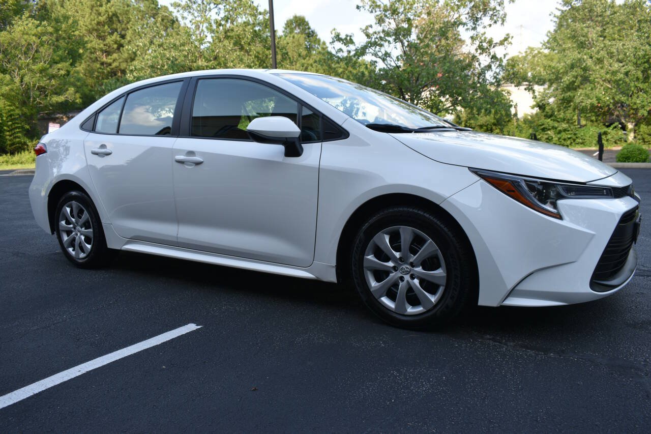 Used 2025 Toyota Corolla LE FWD image 28