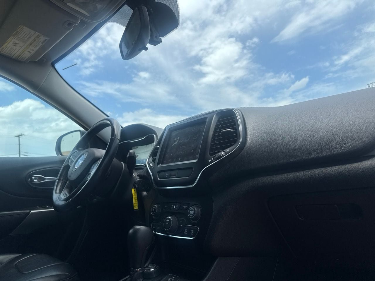 Used 2020 Jeep Cherokee Latitude w/ Quick Order Package 26F North AWD/4WD image 26