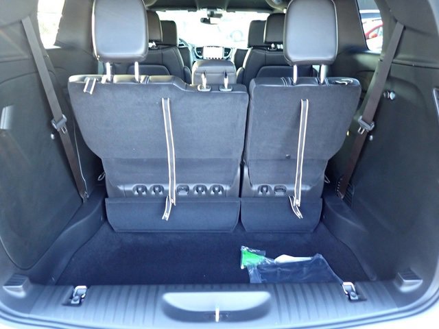 New 2026 Chrysler Pacifica Select image 6