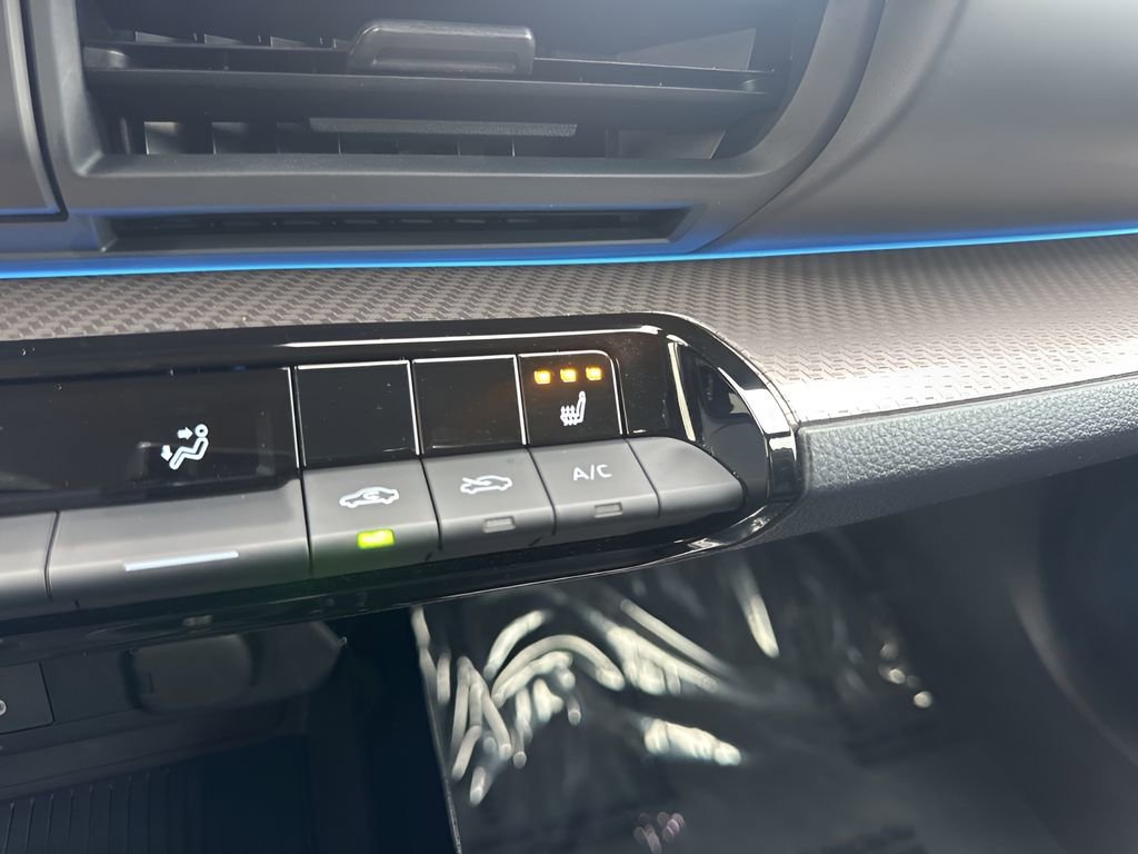 Used 2025 Toyota Prius XLE image 20